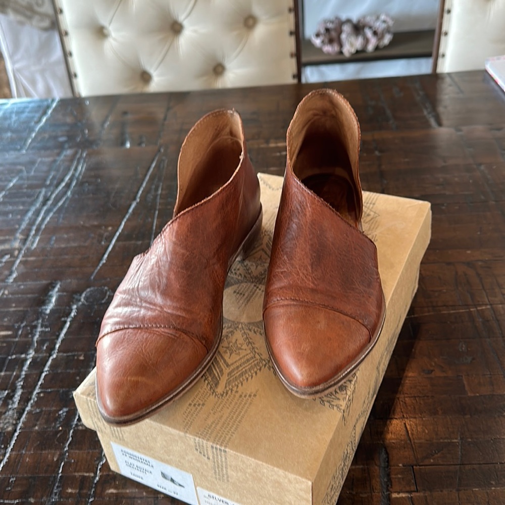 Free people womens flat royale shoes. Size 37